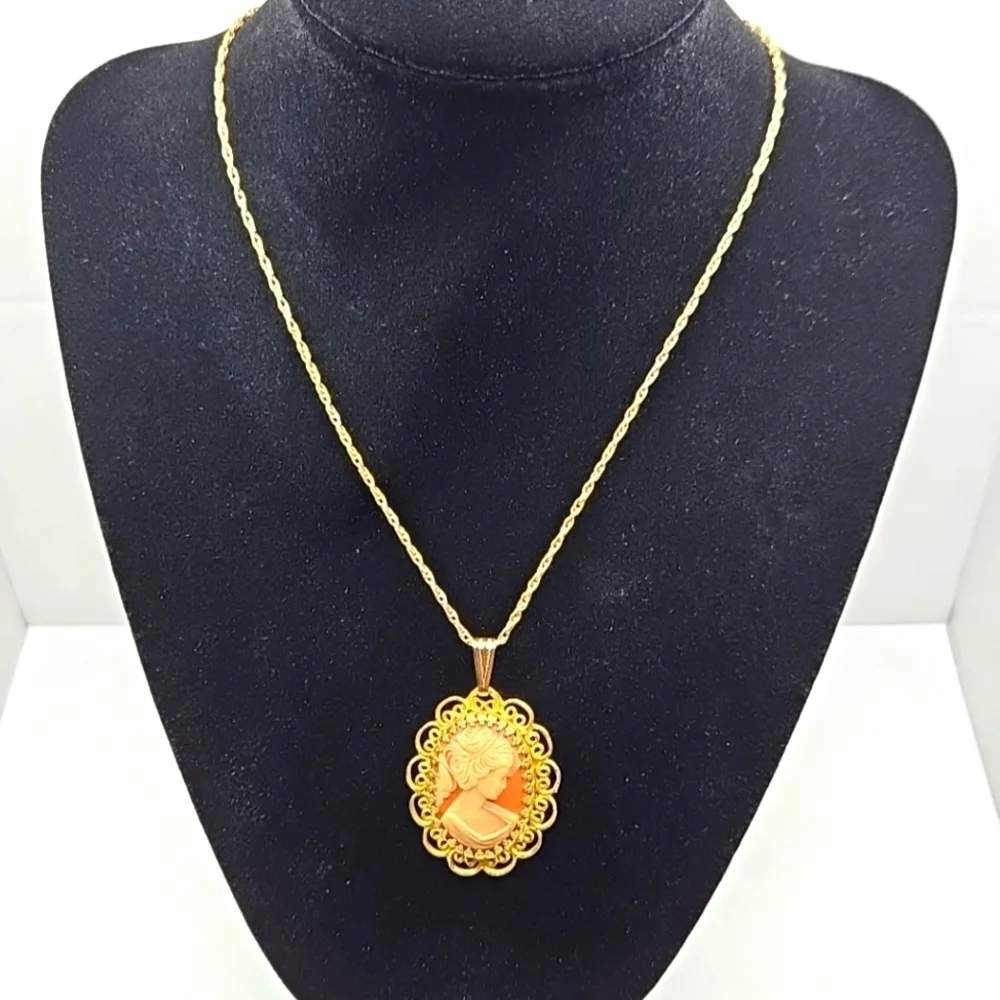 Vintage Andre Rivalle 17 Jewel Watch Avon Necklace Gold Tone Cameo Pendant Runs